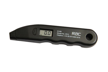 Digital tire pressure gauge